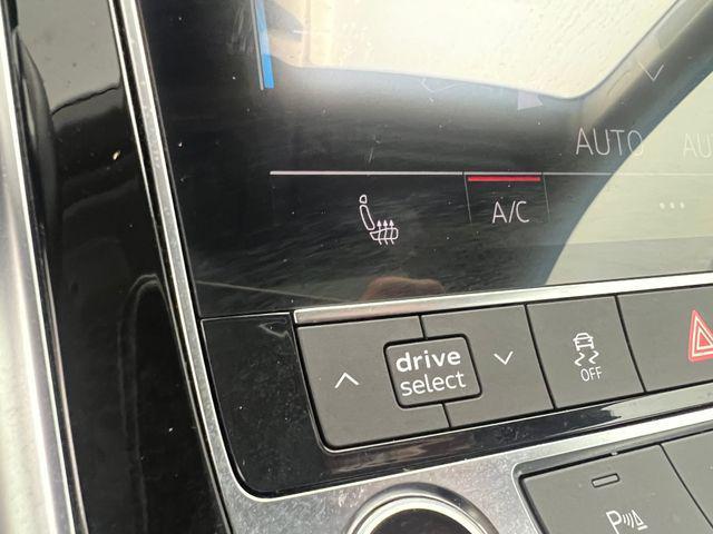 Photo of 2022 Gray Metallic Audi Q7