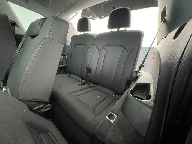 Photo of 2022 Gray Metallic Audi Q7