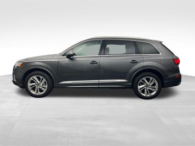 Photo of 2022 Gray Metallic Audi Q7