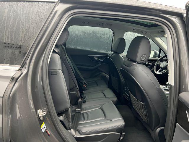 Photo of 2022 Gray Metallic Audi Q7