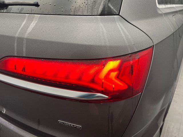 Photo of 2022 Gray Metallic Audi Q7