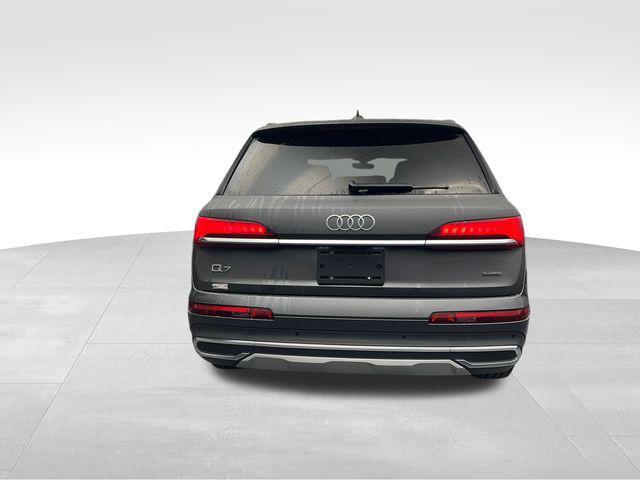 Photo of 2022 Gray Metallic Audi Q7