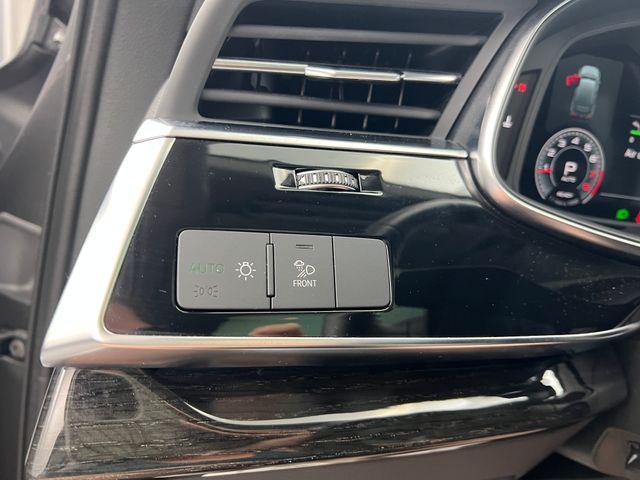 Photo of 2022 Gray Metallic Audi Q7