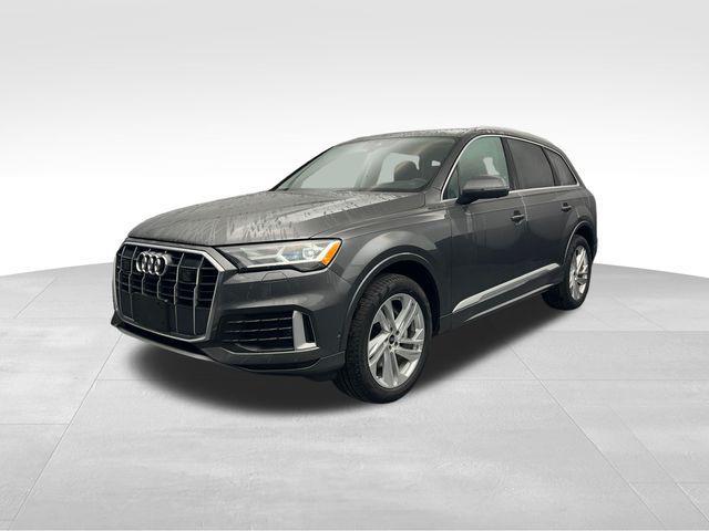 Photo of 2022 Gray Metallic Audi Q7