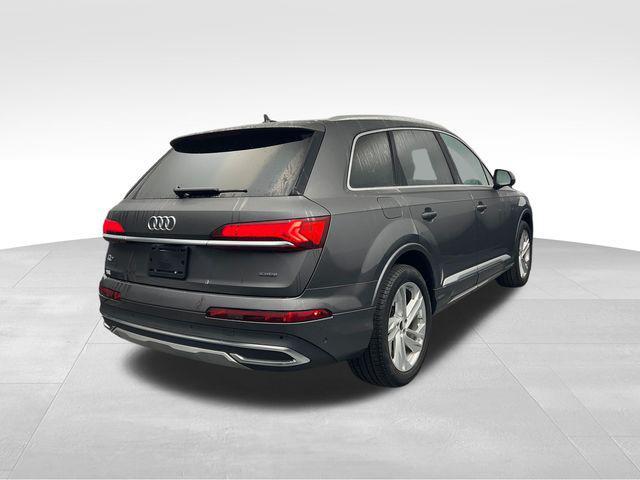 Photo of 2022 Gray Metallic Audi Q7