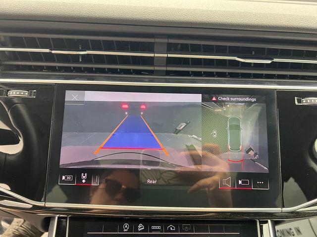 Photo of 2022 Gray Metallic Audi Q7