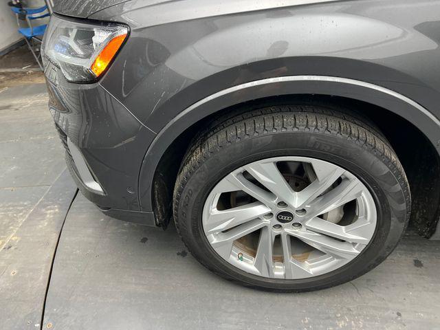 Photo of 2022 Gray Metallic Audi Q7