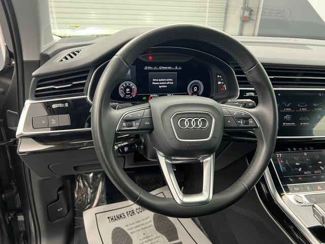 Photo of 2022 Gray Metallic Audi Q7