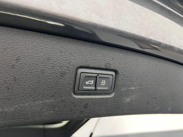 Photo of 2022 Gray Metallic Audi Q7