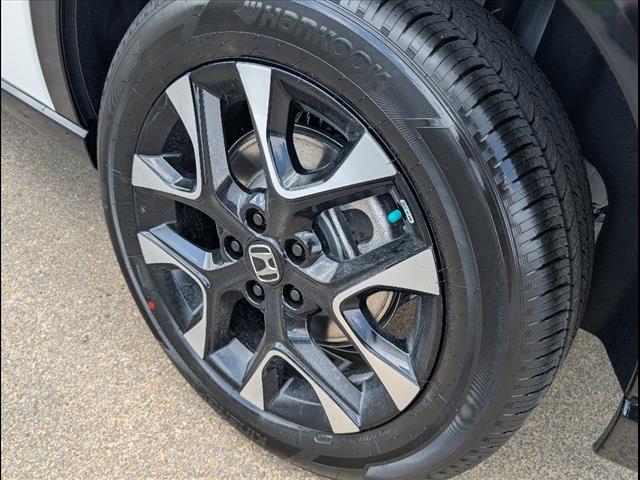 Photo of 2026 Platinum White Pearl Honda HR-V