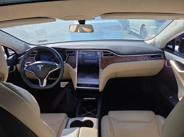 Photo of 2017 Black Tesla Model S