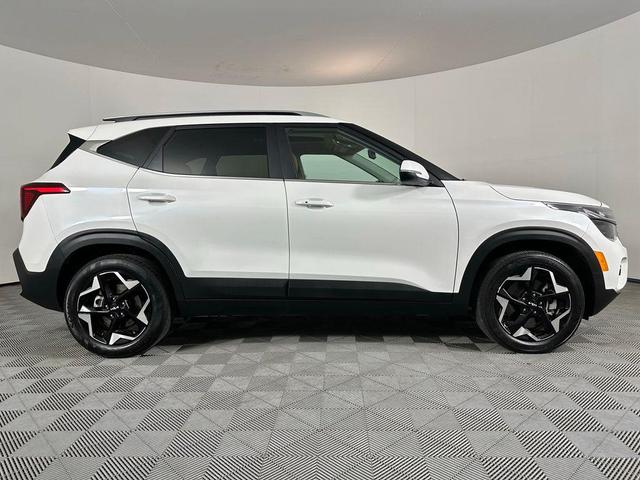 Photo of 2024 Snow White Pearl Kia Seltos