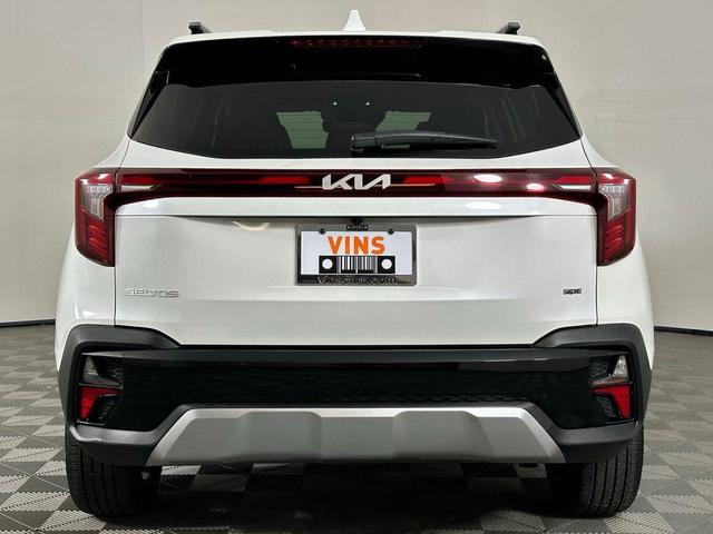 Photo of 2024 Snow White Pearl Kia Seltos