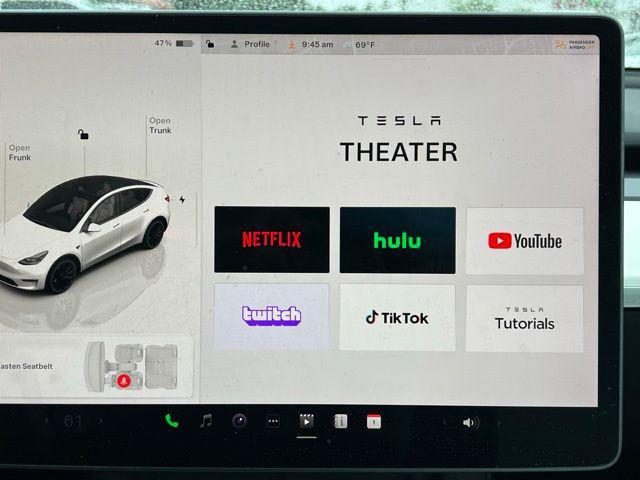 Photo of 2022 Pearl White Multi-Coat Tesla Model Y