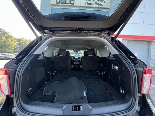 Photo of 2024 Black Metallic Ford Explorer