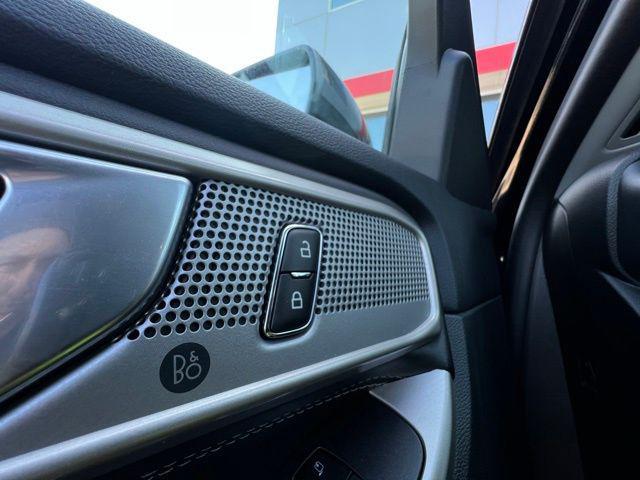 Photo of 2024 Black Metallic Ford Explorer