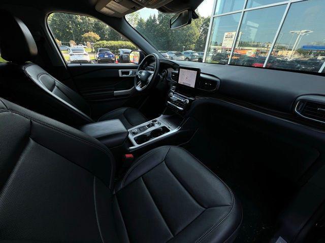Photo of 2024 Black Metallic Ford Explorer