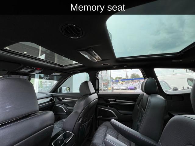 Photo of 2024 Ebony Black Kia Telluride