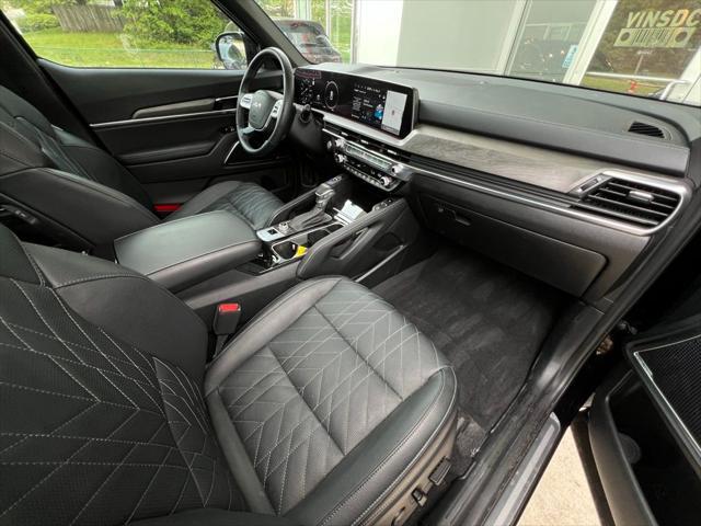 Photo of 2024 Ebony Black Kia Telluride