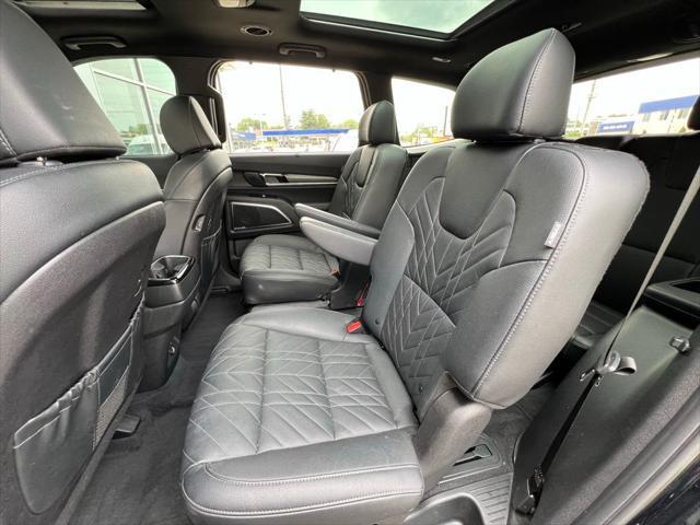 Photo of 2024 Ebony Black Kia Telluride