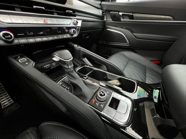 Photo of 2024 Ebony Black Kia Telluride