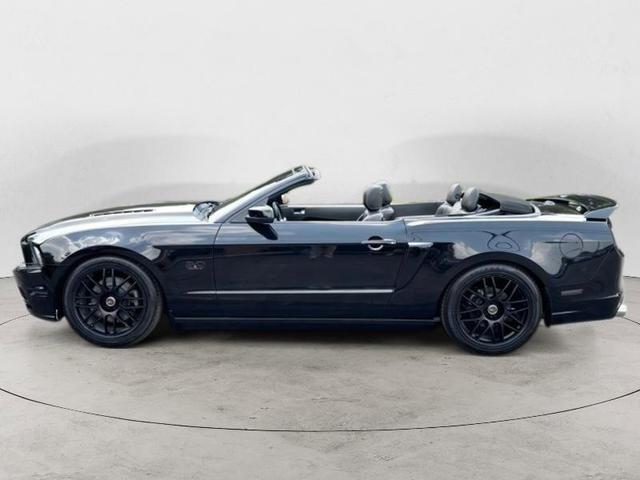 Photo of 2013 Black Ford Mustang