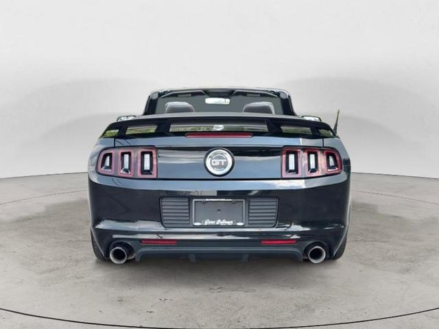 Photo of 2013 Black Ford Mustang