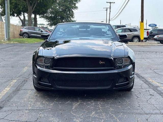 Photo of 2013 Black Ford Mustang