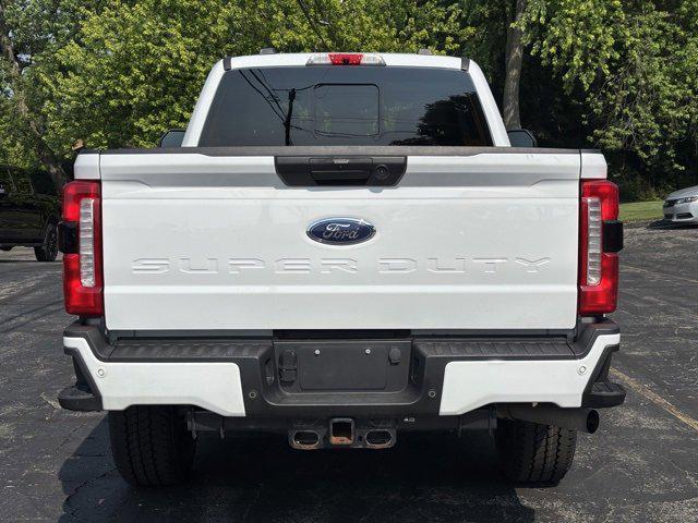 Photo of 2023 Oxford White Ford F-350