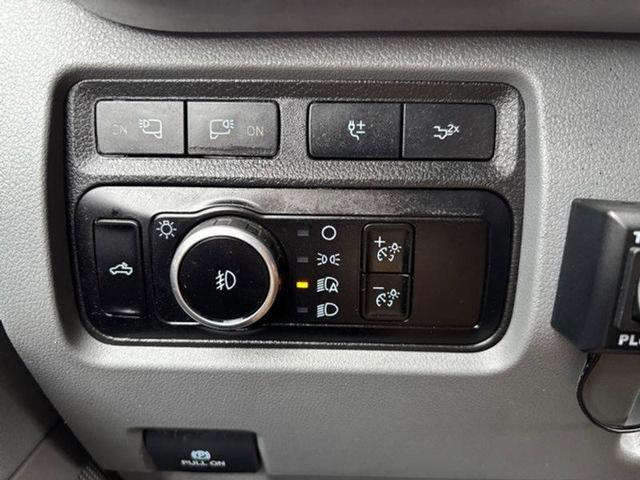 Photo of 2023 Oxford White Ford F-350