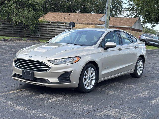 Photo of 2019 White Gold Ford Fusion Hybrid