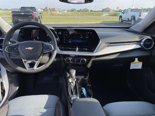 Photo of 2025 Summit White Chevrolet Trax