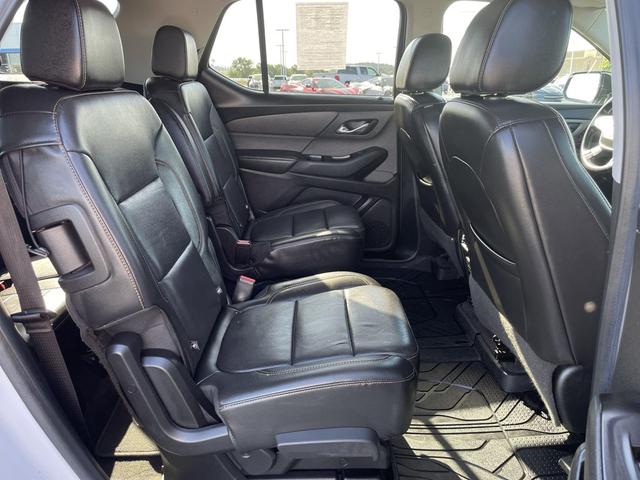 Photo of 2020 Iridescent Pearl Tricoat Chevrolet Traverse