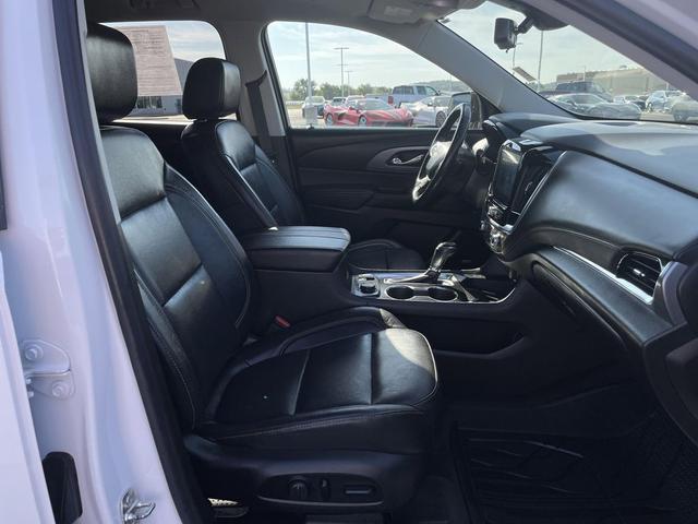 Photo of 2020 Iridescent Pearl Tricoat Chevrolet Traverse