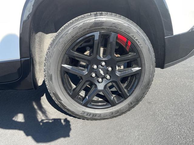 Photo of 2020 Iridescent Pearl Tricoat Chevrolet Traverse