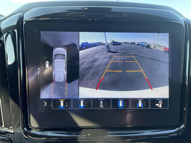 Photo of 2020 Iridescent Pearl Tricoat Chevrolet Traverse