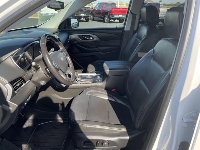 Photo of 2020 Iridescent Pearl Tricoat Chevrolet Traverse