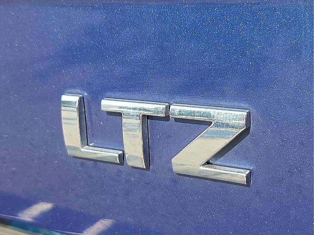 Photo of 2017 Deep Ocean Blue Metallic Chevrolet Silverado 1500