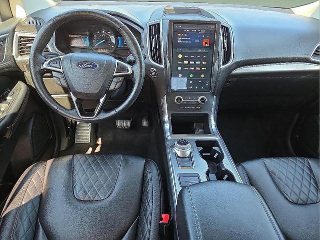 Photo of 2024 Black Metallic Ford Edge