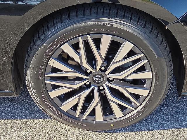 Photo of 2023 Super Black Clearcoat Nissan Altima