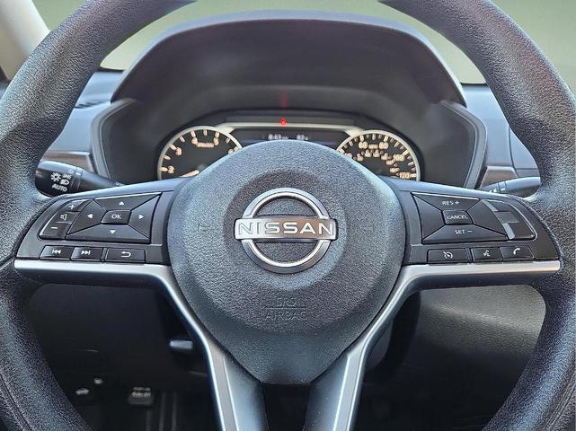 Photo of 2023 Super Black Clearcoat Nissan Altima