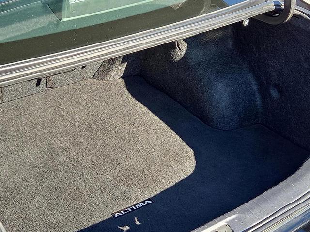 Photo of 2023 Super Black Clearcoat Nissan Altima