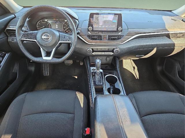Photo of 2023 Super Black Clearcoat Nissan Altima