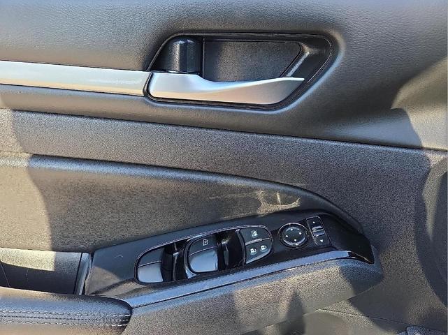 Photo of 2023 Super Black Clearcoat Nissan Altima
