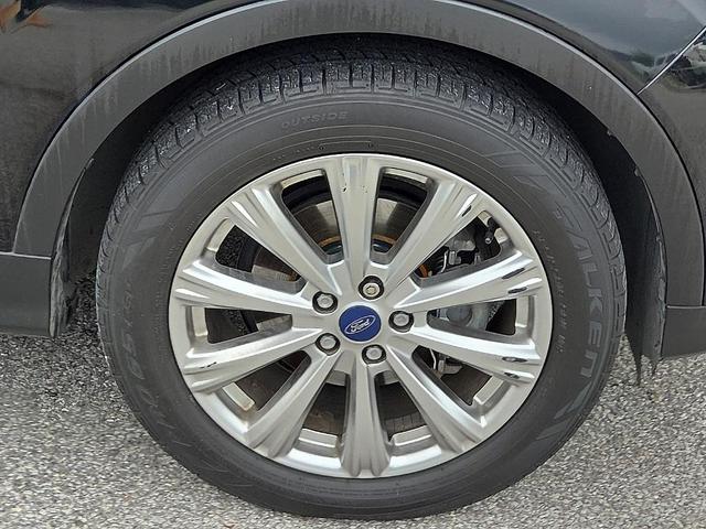 Photo of 2017 Shadow Black Ford Escape