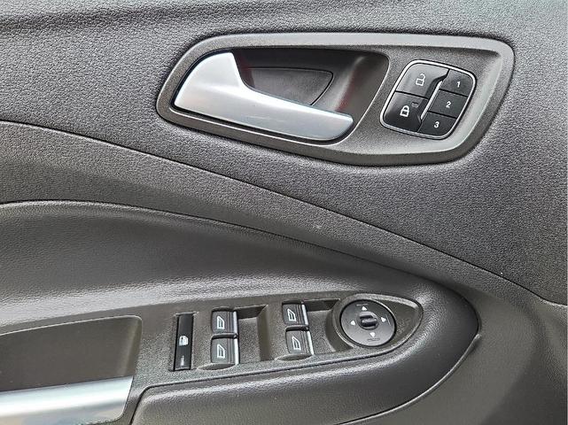 Photo of 2017 Shadow Black Ford Escape
