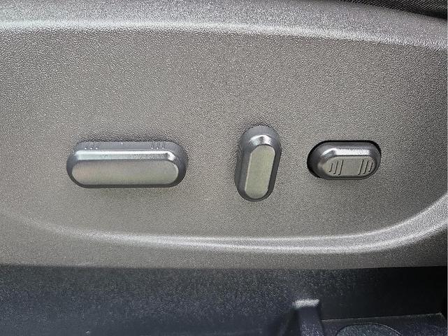 Photo of 2017 Shadow Black Ford Escape