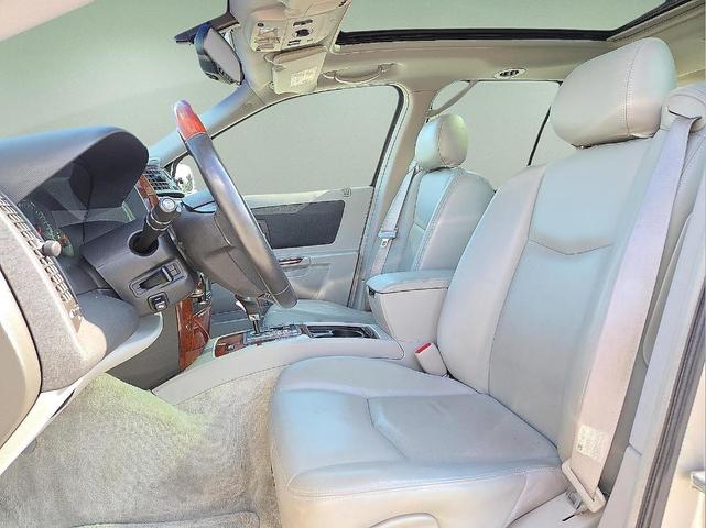 Photo of 2004 Light Platinum Cadillac SRX