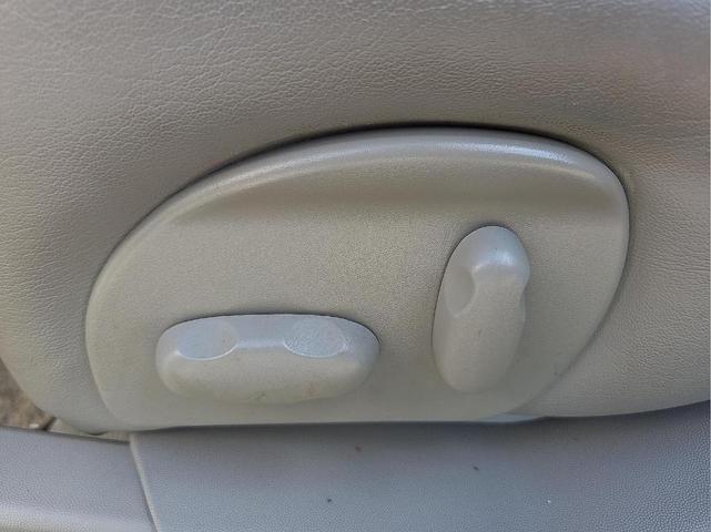 Photo of 2004 Light Platinum Cadillac SRX
