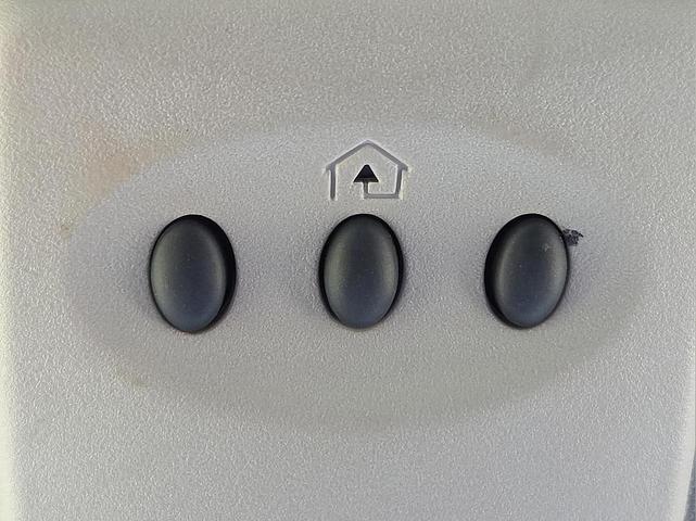 Photo of 2004 Light Platinum Cadillac SRX